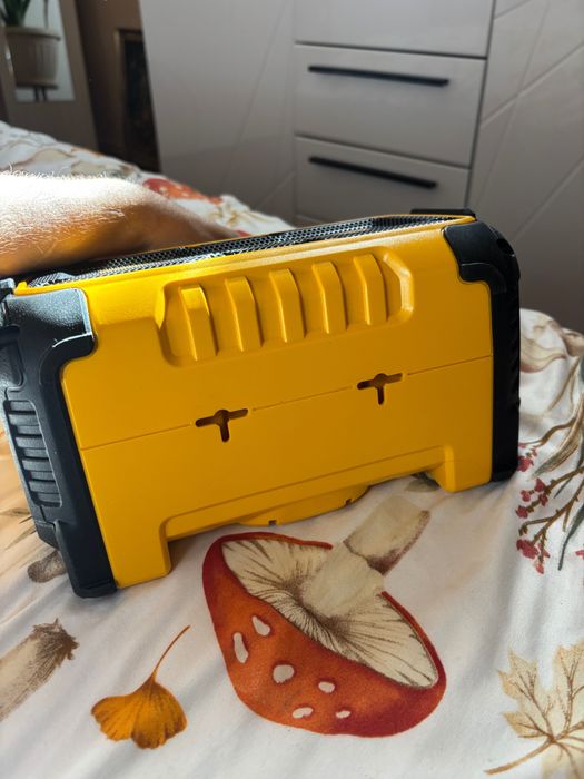 Boxă DeWalt nou nouță