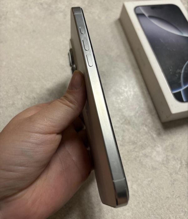 iPhone 16 PRO de 256 GB cu 100% Bateria