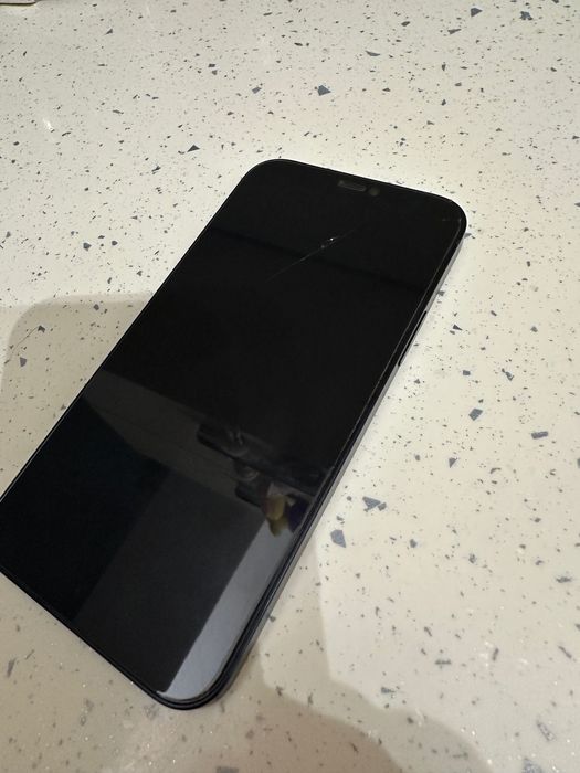 Продавам iphone 12 128GB
