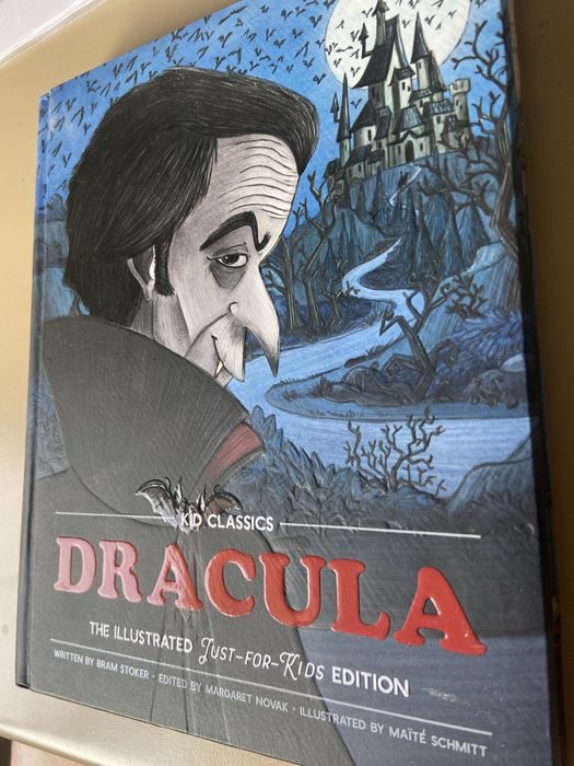 Dracula just for kids in English