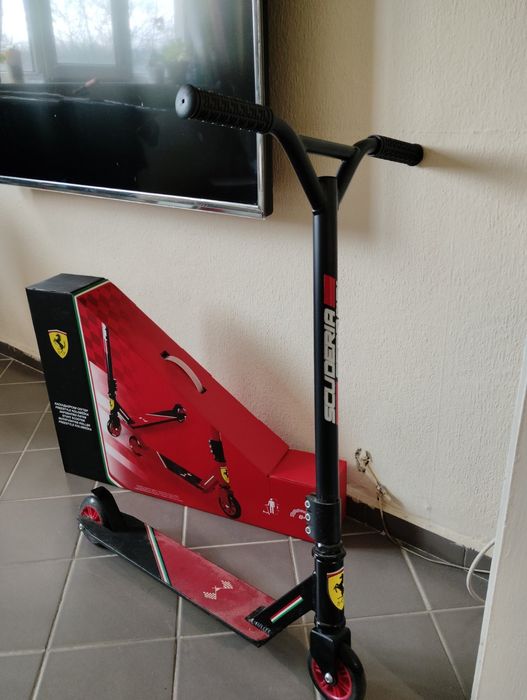 Тротинетка Ferrari