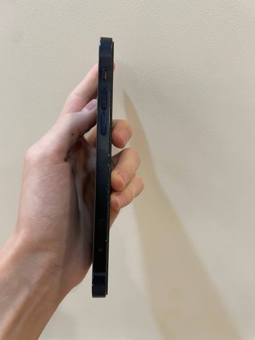 Iphone 12 коробка есть