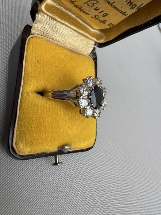 Inel din aur alb, safir si diamnate