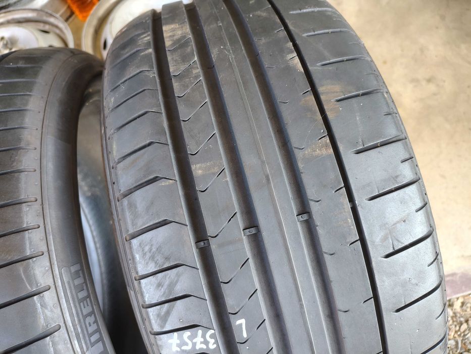 2бр.летни гуми PIRELLI 245 35 19 DOT22 цена за брой