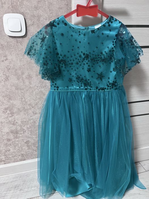 Продам платье для девочки нарядное