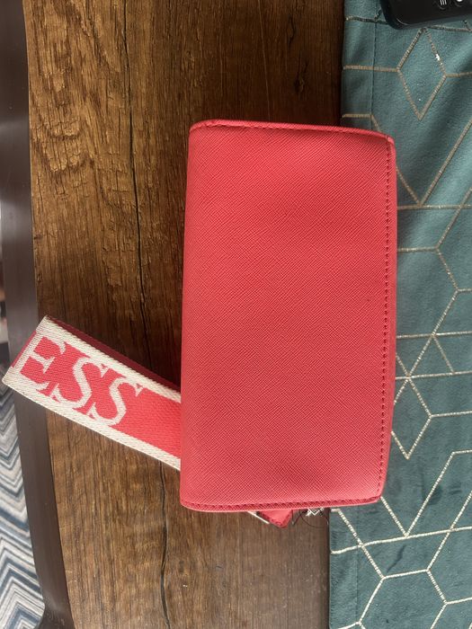 Дамско портмоне Guess