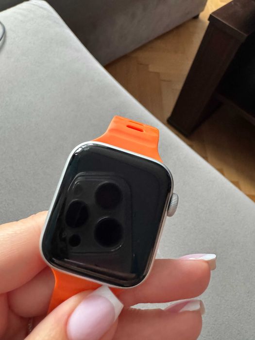 Часовник Apple Watch SE