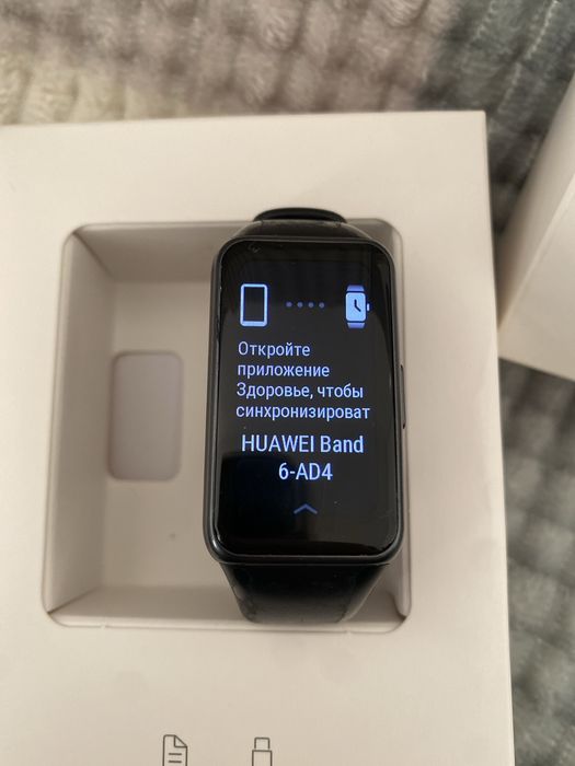 Продам электронные часы Huawei Band 6