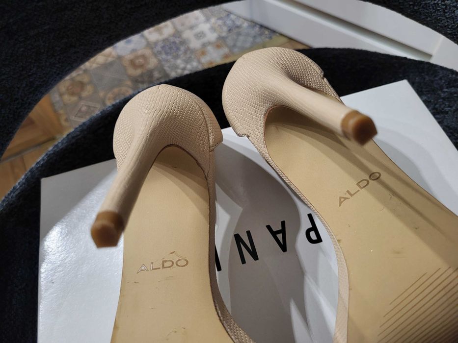 Високи сандали Aldo 38