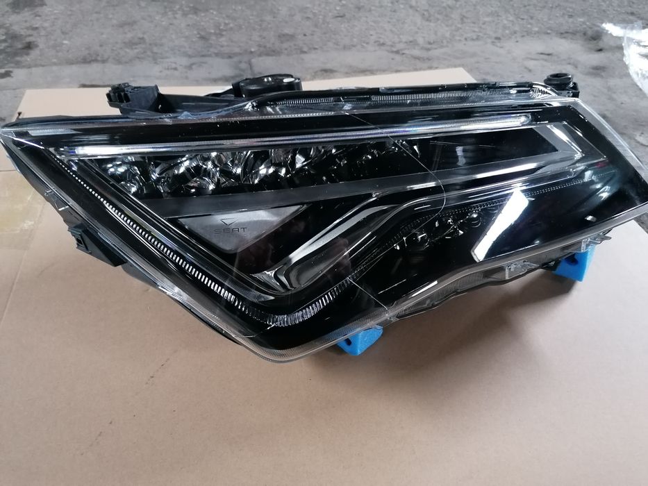 Десен фар за Сеат Атека Seat Ateca