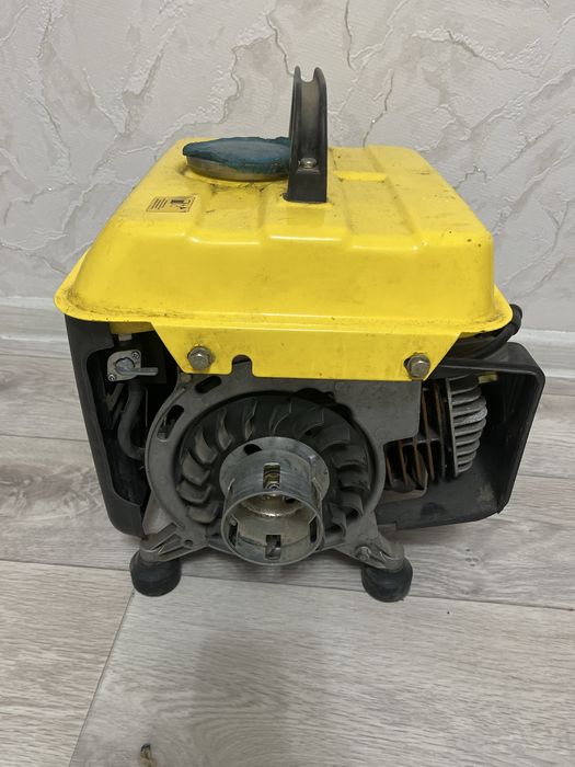 Бензиновый  генератор