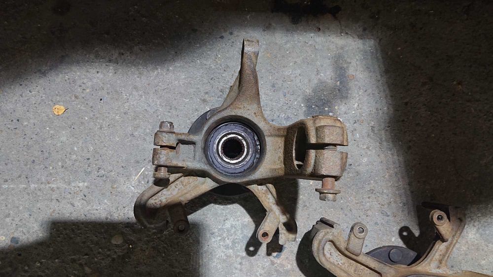 Предни шенкел главини за форд фокус МК1 до 2004год.