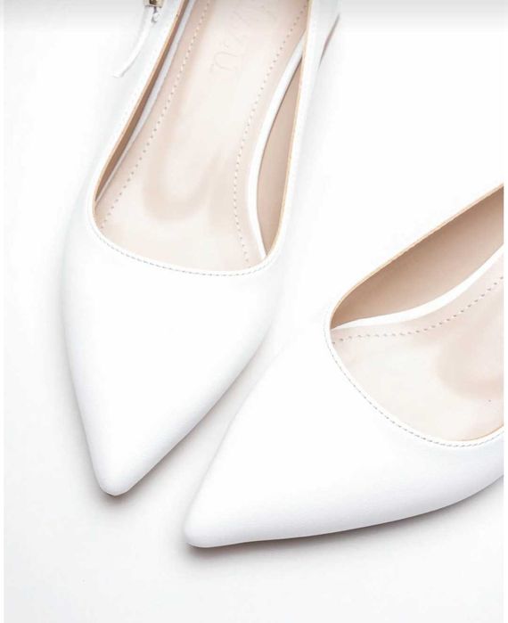 Дамски обувки на ток/Цвят бял