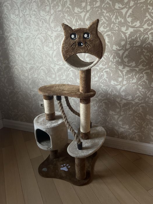 Домик для кошки с когтеточилкой