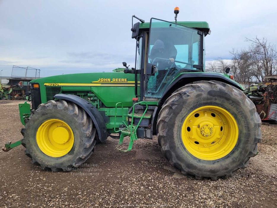 Tractor John Deere 8210, AC, 220 CP, 4x4, stare perfecta. IMPORT