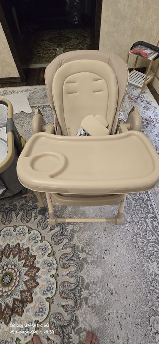 Продам манежку и стульчик для кормления