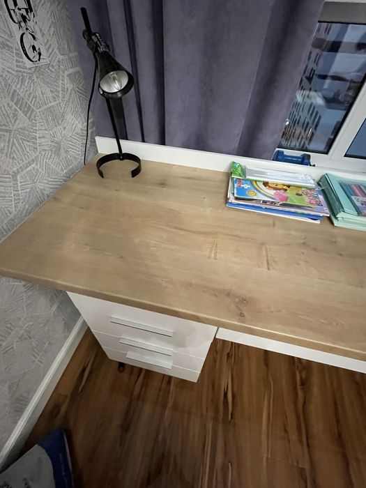 Продам стол для двоих школьников