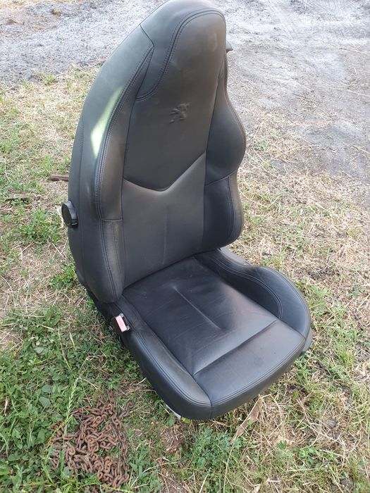 Interior scaune sport din piele cotiera boxe plafon Peugeot RCZ