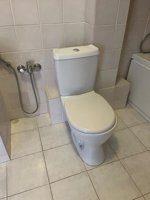 Унитаз белый напольный