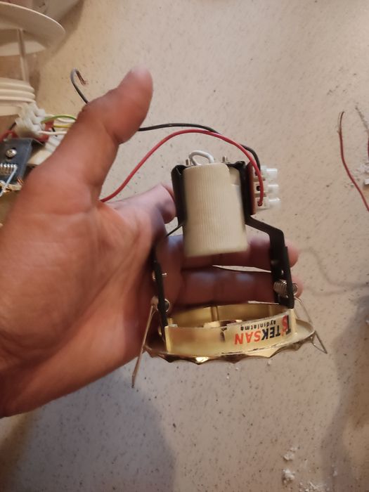 Продам точечные светилники.