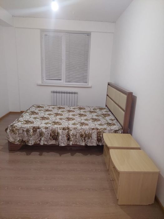 Кровать и тумбочка в продаже