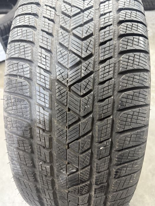 O anvelopa iarna 285 / 45 R 21 Pirelli