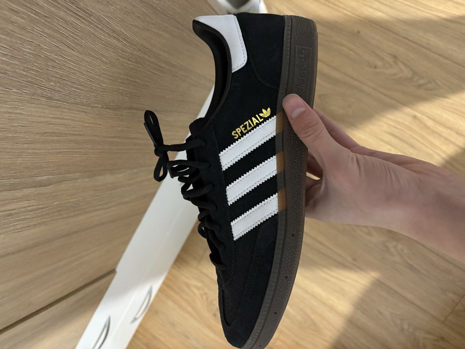 Продавам Adidas Spezial