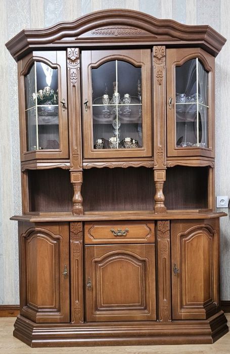 Гостинная мебель, четыре предмета. Комплект можно разделить