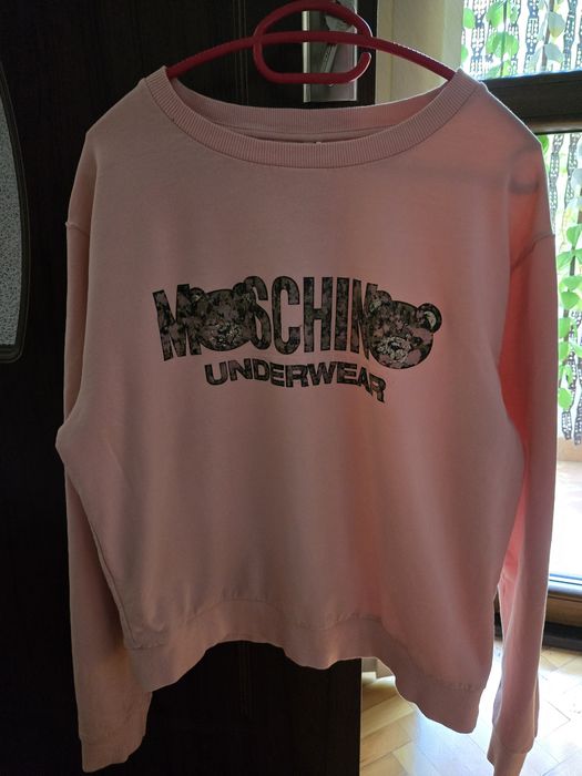 Пуловер Алесса и Love Moschino