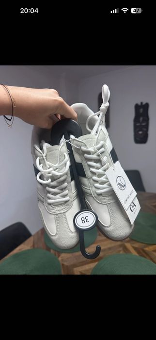 adidasi noi c&a marimea 38