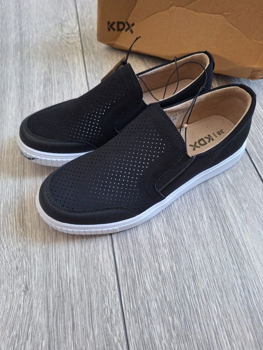 Продам школьные макасины