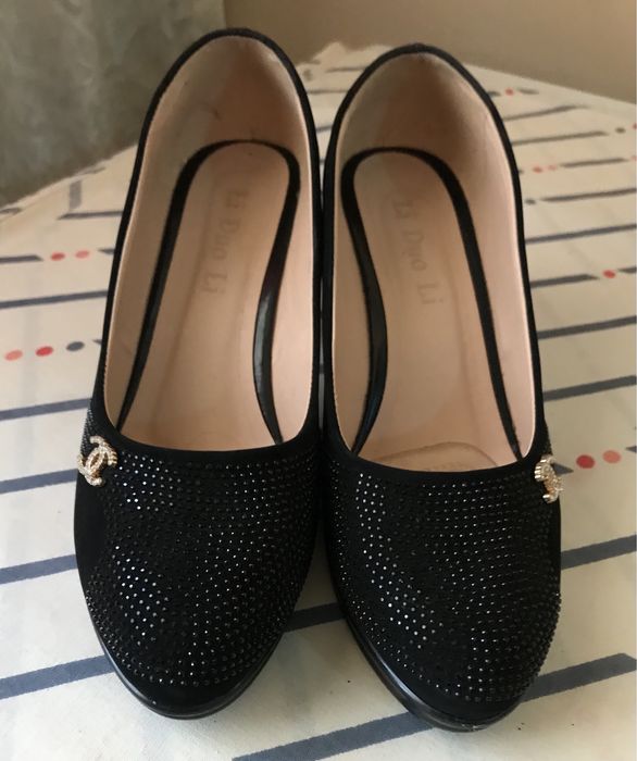 Ayollar uchun tufli 80 000 so’m