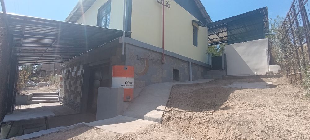 Свою Дачу на квартиру 2-х эт.в новбахоре душ+туалет внутри