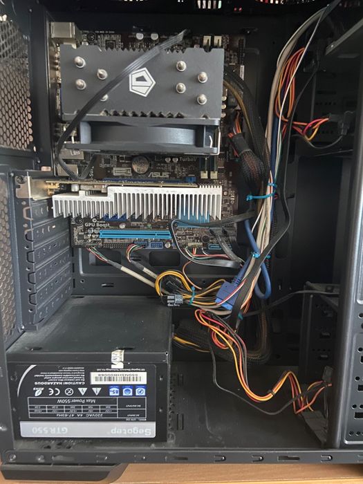 Vând pc gaming cu monitor