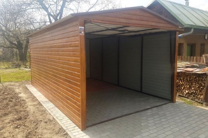 Garaje auto pe structura metalica învelite cu panouri Sandwich