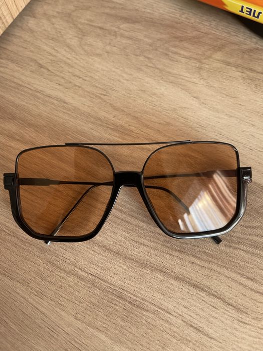 Очки солнцезащитные