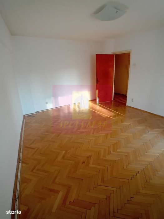 Vanzare apartament de 4 camere la Casa Poporului-stradal — fotografia 1