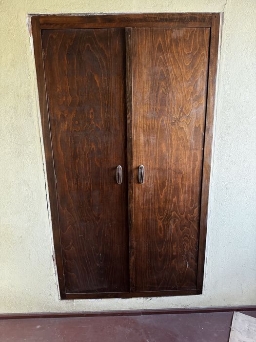 Старинни автентични мебели Маса Гардероб Бюфет Нощно шкафче врати