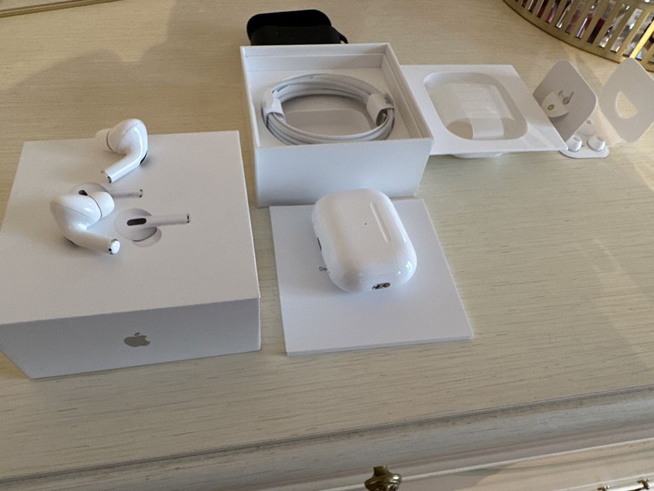 Продам оригинальные наушники AirPods pro 2