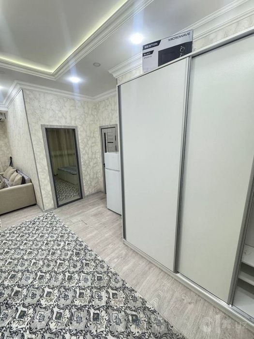 Oybek metro yonida arzon kvartira bor