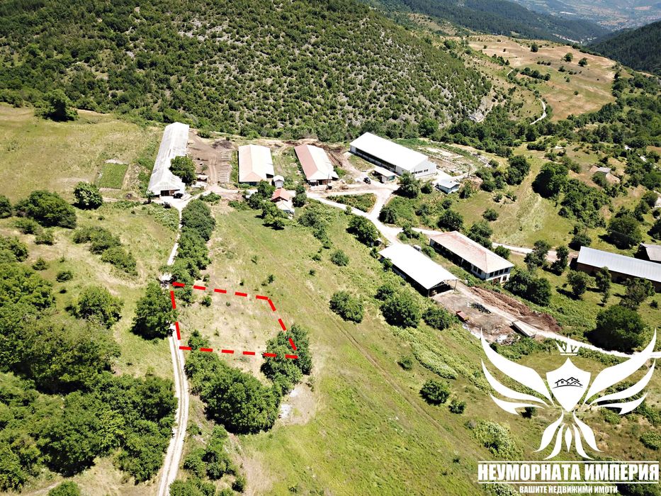 Продавам парцел УПИ 900кв.м. в село Орехово обл.Смолян