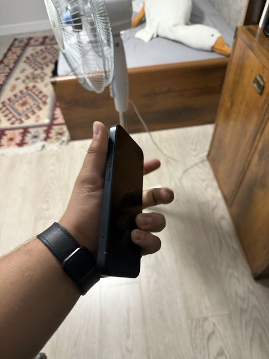 iPhone 13 128gb.