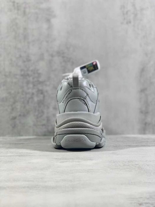 Adidasi Balenciaga Triple S Calitate Premium