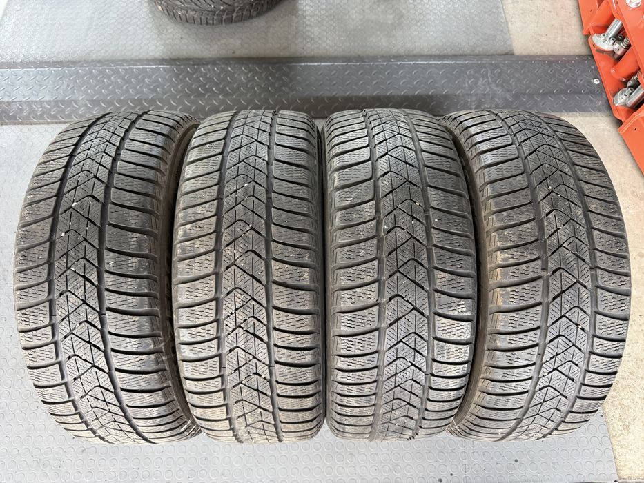 4бр. Зимни Гуми С Борд 215/55R/17 -PIRELLI- DOT:4220- 5.9мм.