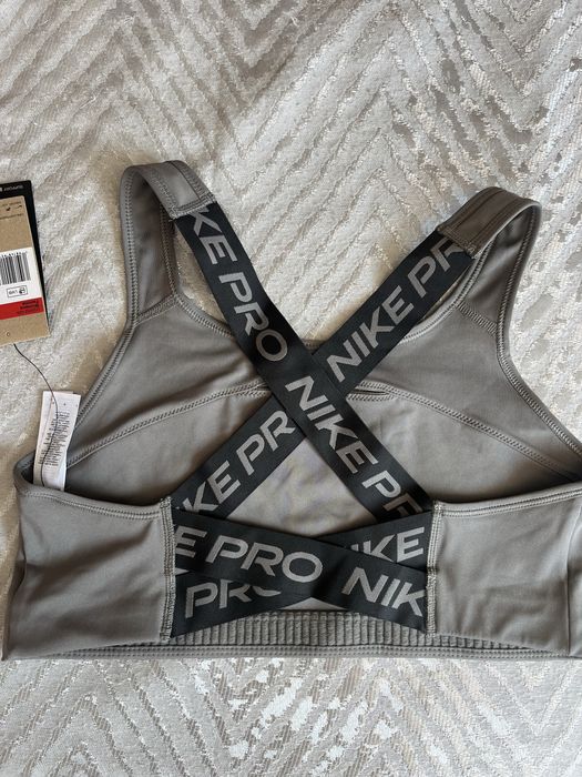 Спортни бюстиета Nike