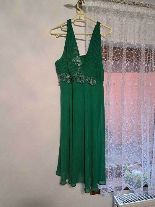 Vand rochii de ocazie