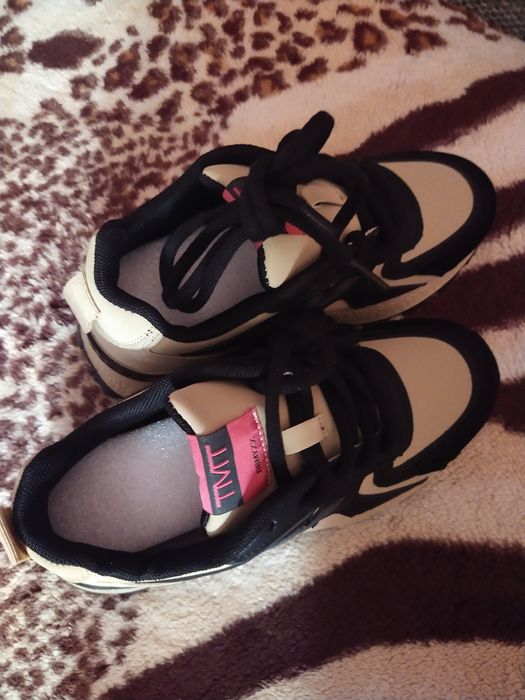 Кросовки новые за 10 000