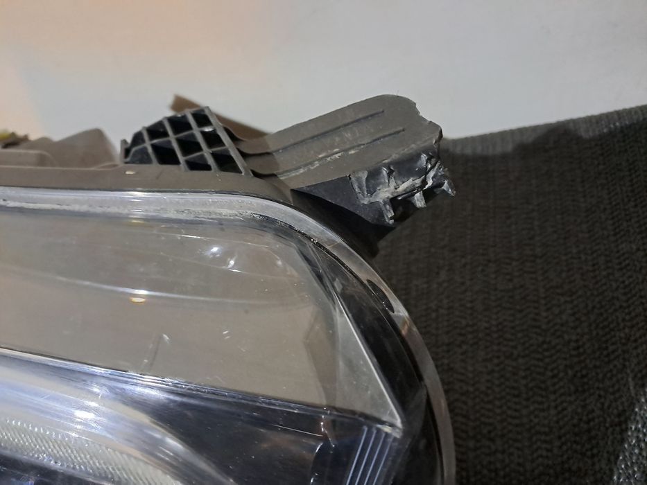 Mercedes X class X470 фар десен LED