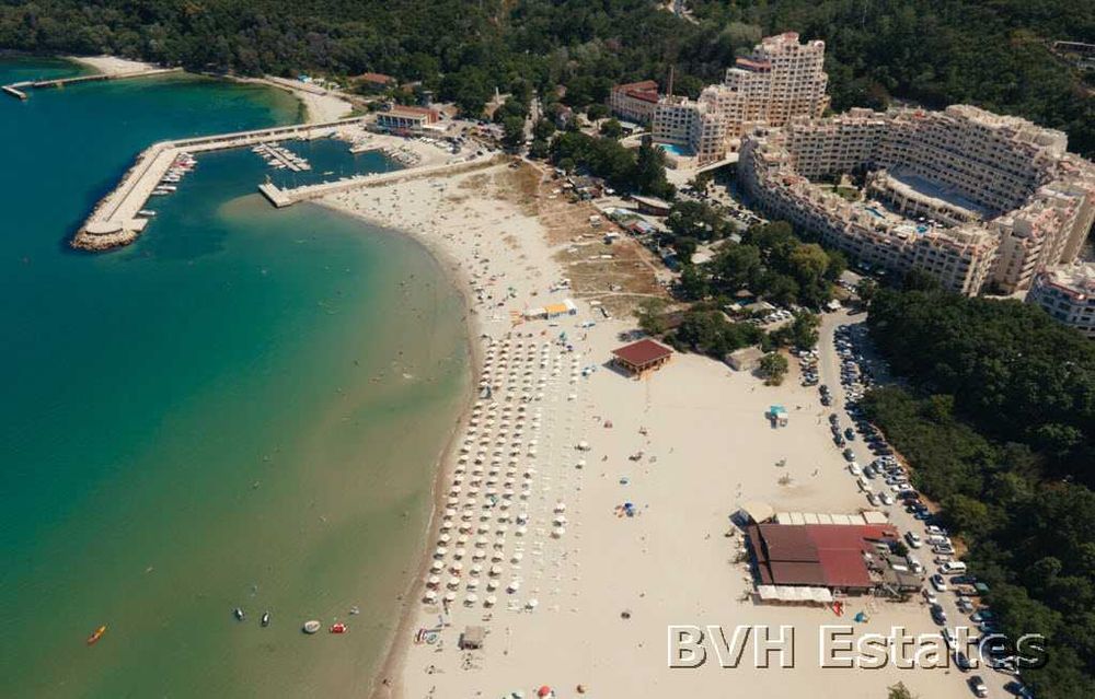 Очарователен двустаен апартамент с морска гледка в комплекс ”Varna South Bay Residence”
