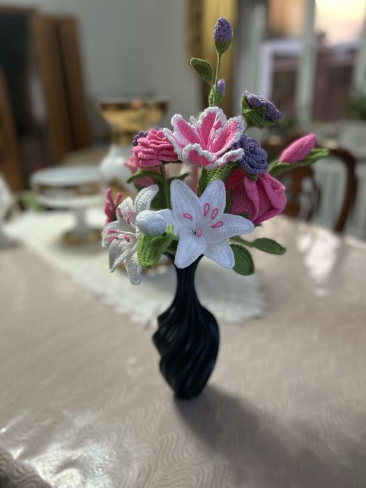 Букет вязаных роз